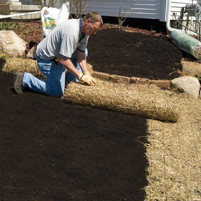 Straw Grass Seed Blanket ‘with Stakes, 4′ x 50’